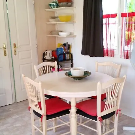 Maison Accueillante A Avec Piscine Et Jardin Vakantiehuis