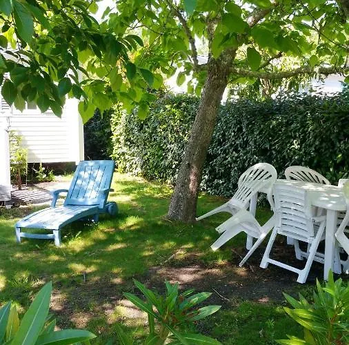 Feriehus Maison Accueillante A Avec Piscine Et Jardin